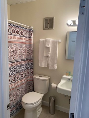 302 Newbury # 06 Property Photo 4