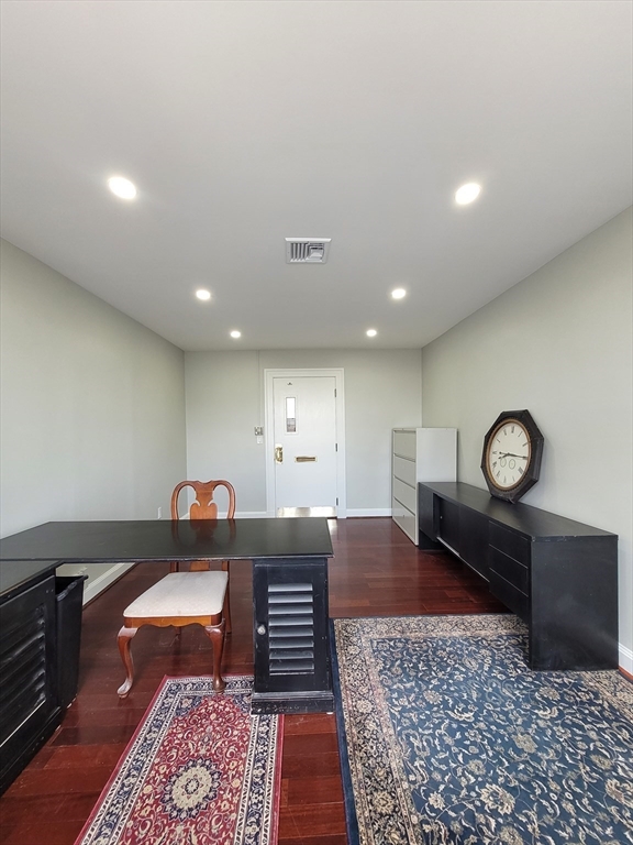 1372 Hancock St Property Photo 2
