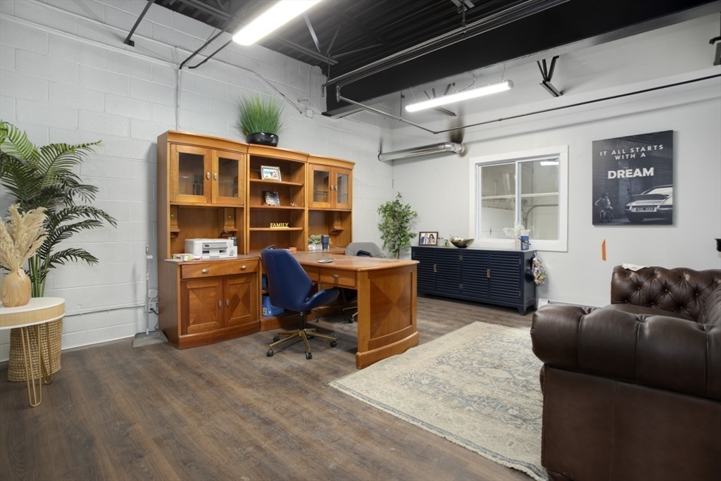 00 Confidential Property Photo 11