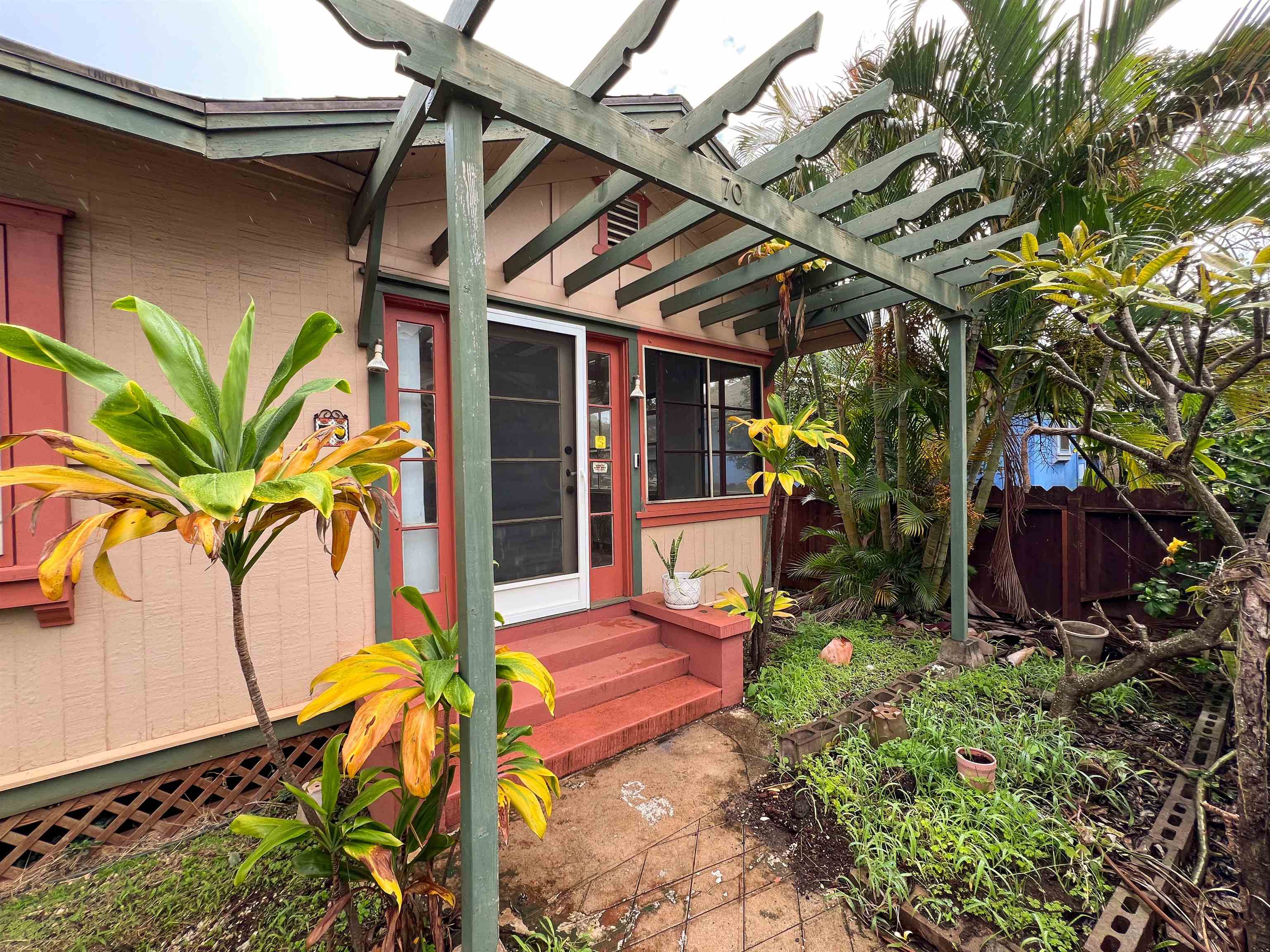 70 Moani Pl Property Photo 1