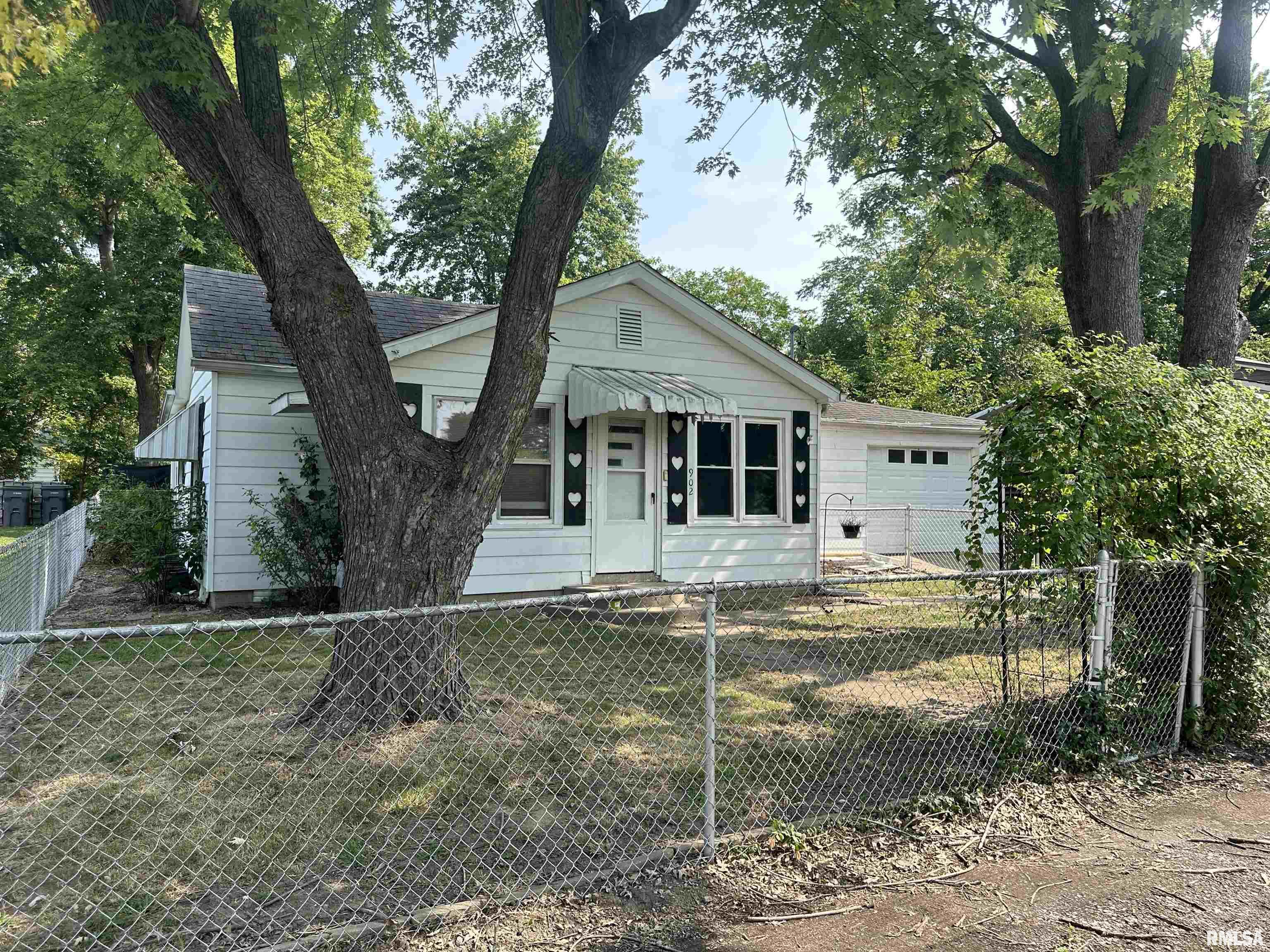 902 Oregon Street Property Photo