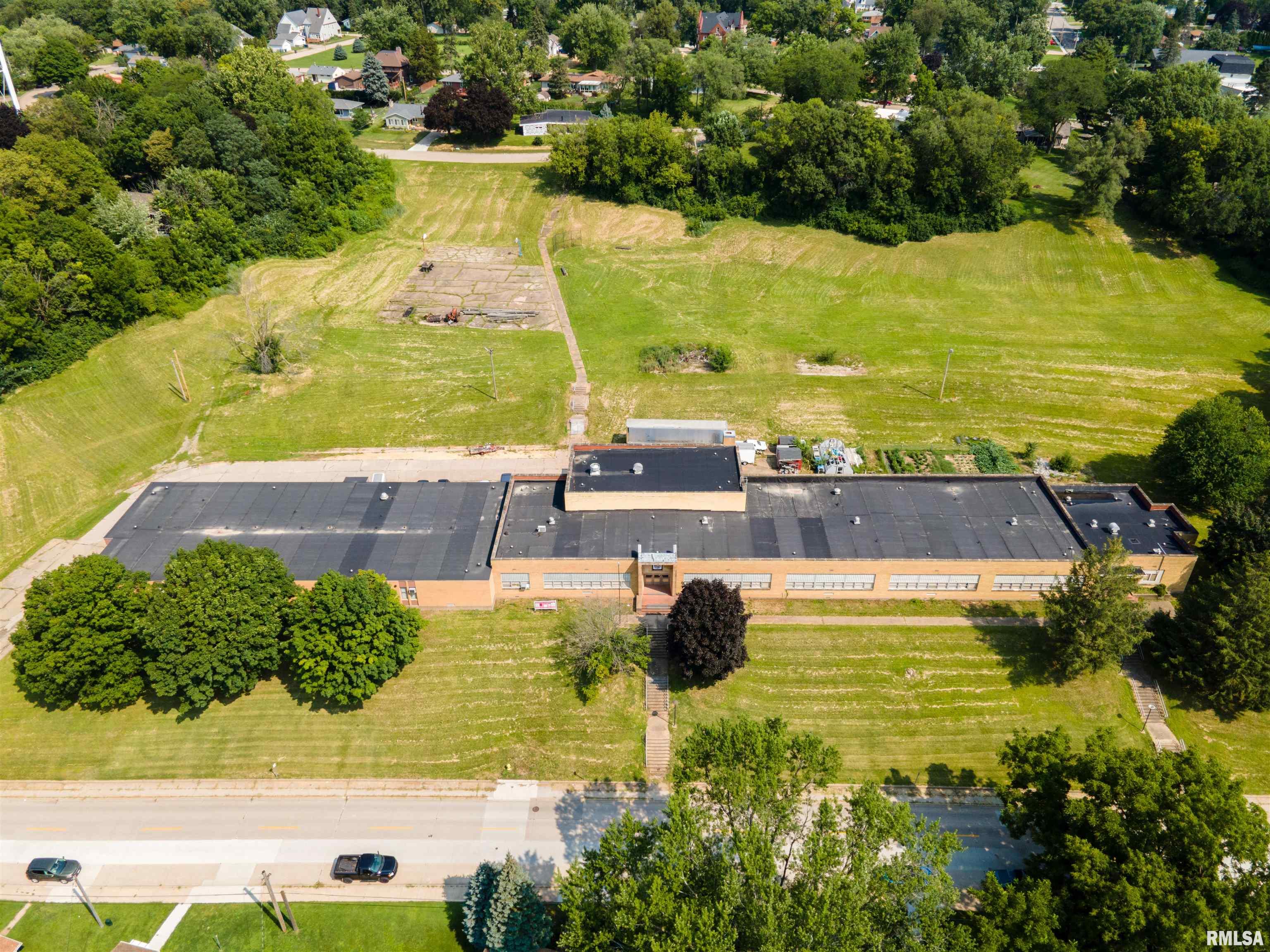 1850 S Bluff Boulevard Property Photo