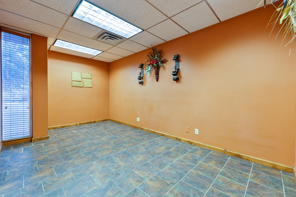 107 N Main St Property Photo 2