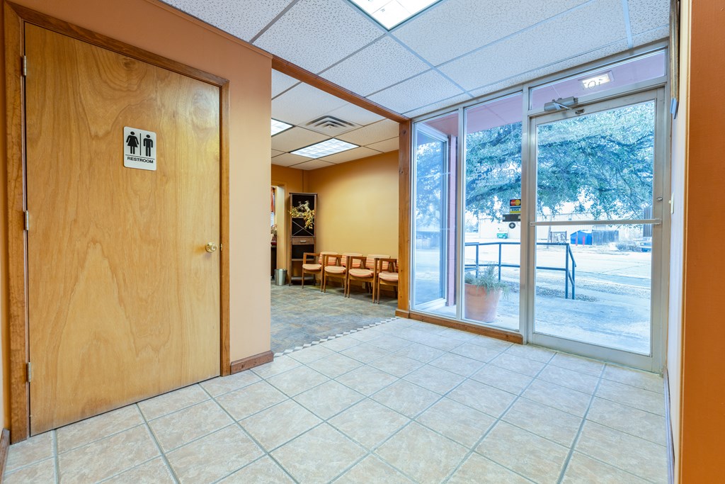 107 N Main St Property Photo 4
