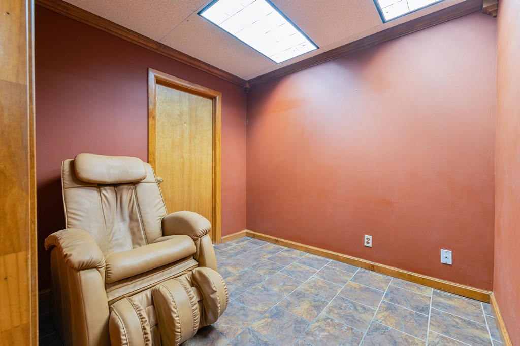 107 N Main St Property Photo 8