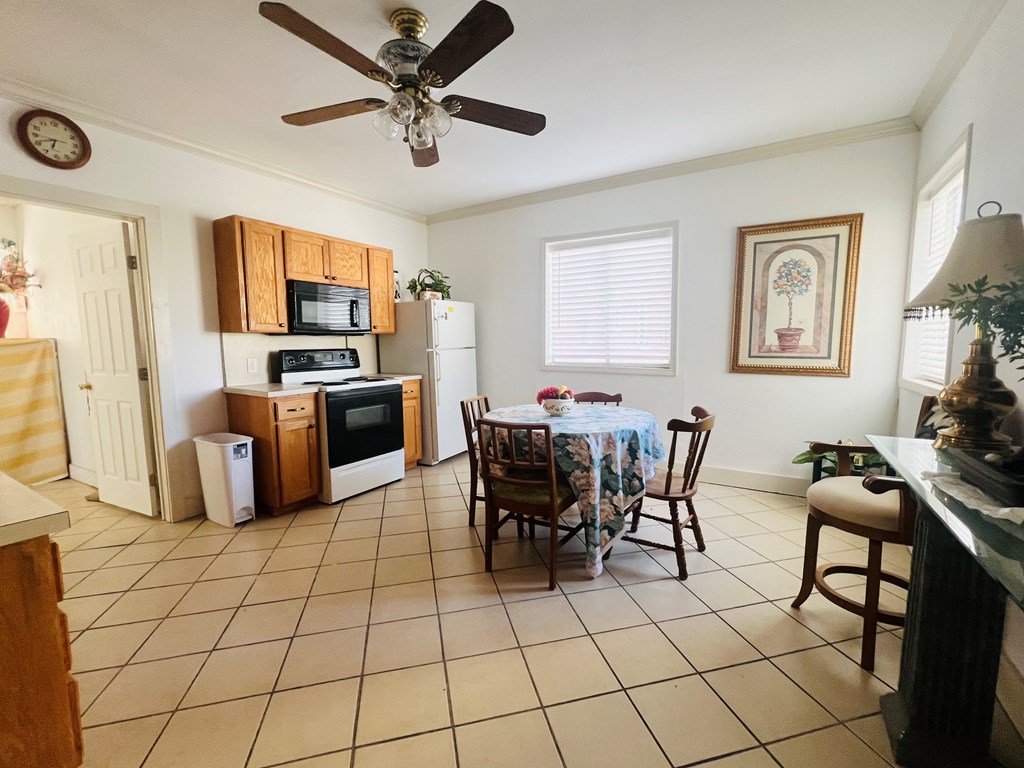 109 E Twohig Ave Property Photo 6
