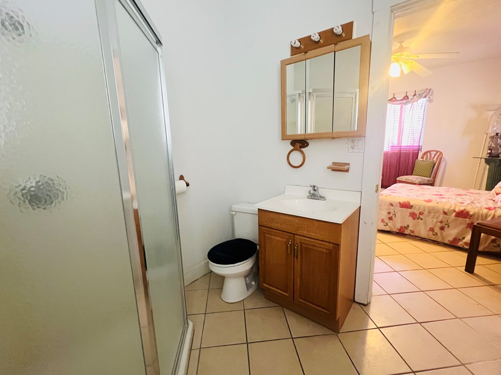 109 E Twohig Ave Property Photo 11
