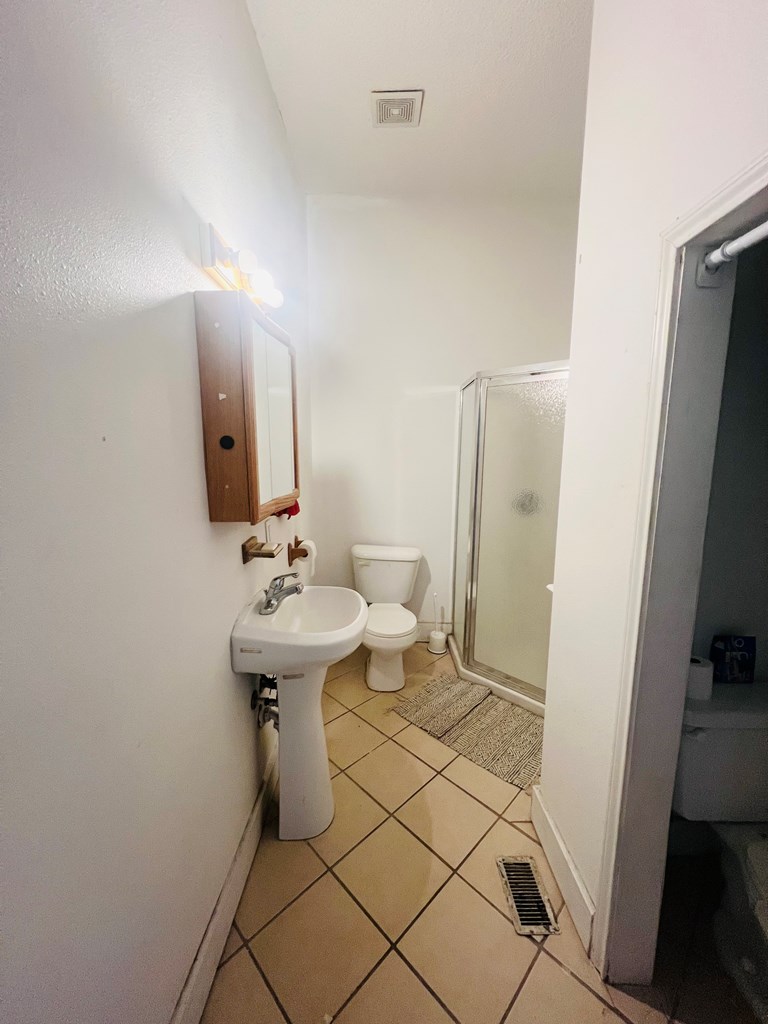 109 E Twohig Ave Property Photo 15