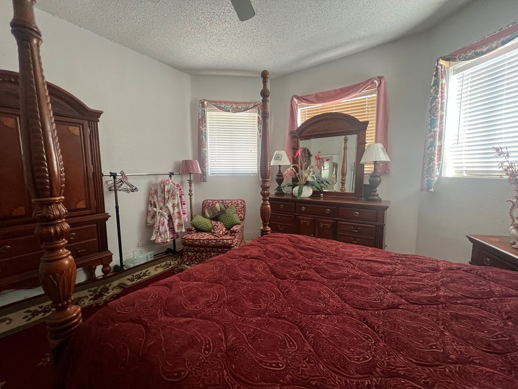 109 E Twohig Ave Property Photo 17