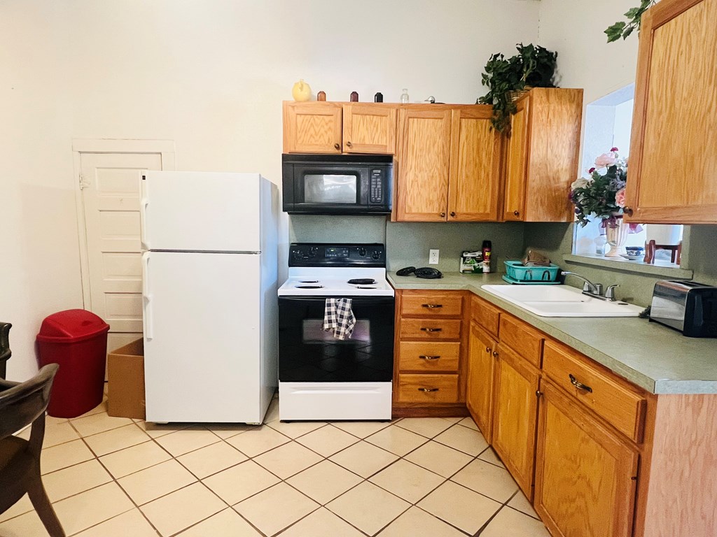 109 E Twohig Ave Property Photo 22