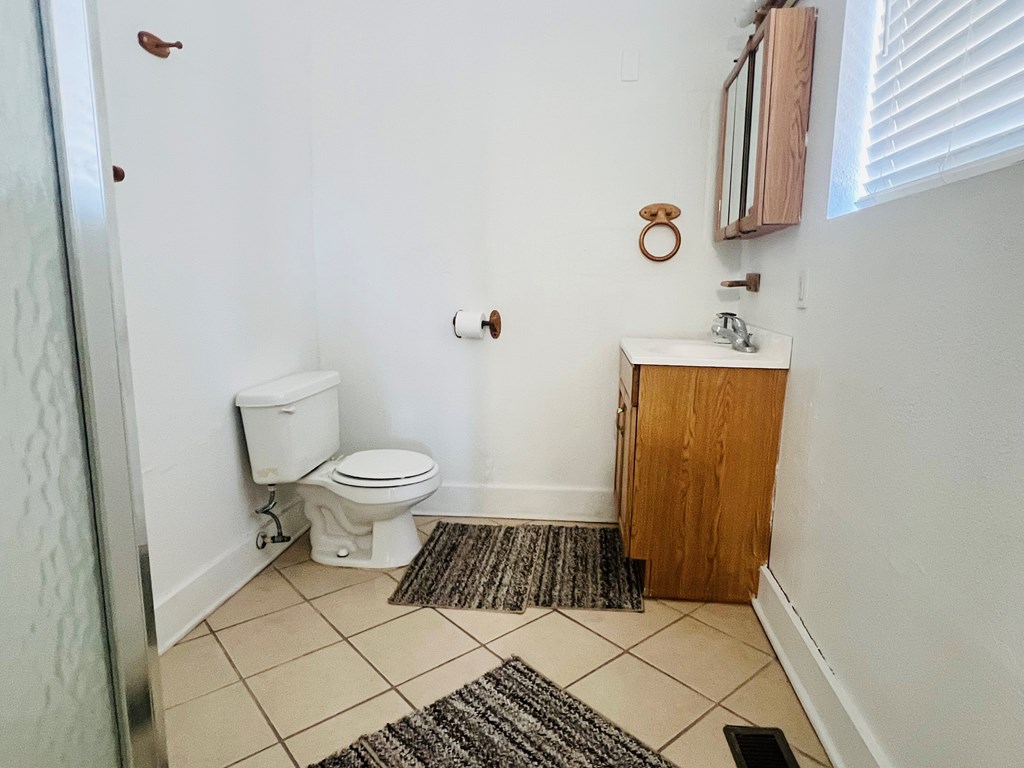109 E Twohig Ave Property Photo 23