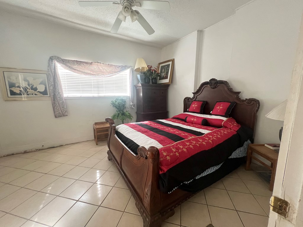 109 E Twohig Ave Property Photo 35