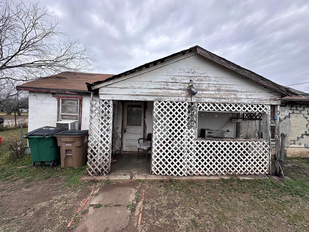 838 Texas Ave Property Photo 1