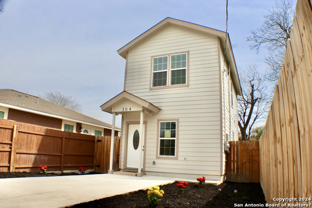 304 S San Gabriel Ave Property Photo 1