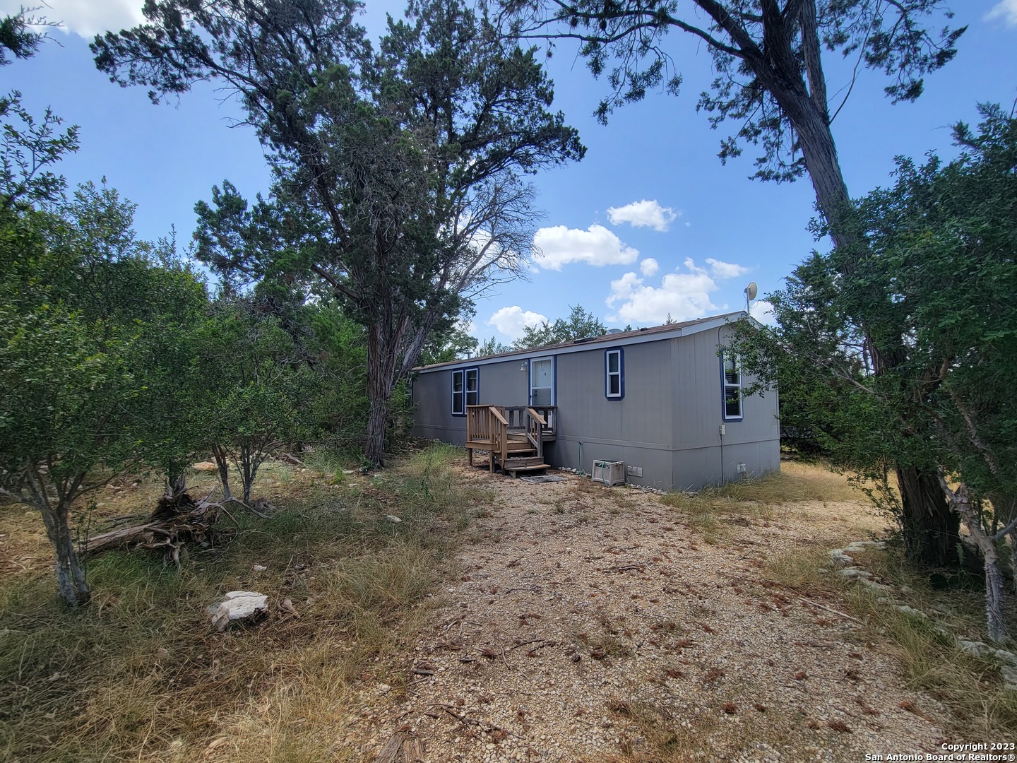 724 Private Road 1517 Property Photo 1