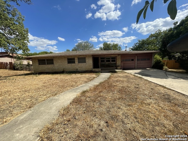 214 SHADYWOOD LN Property Photo 1