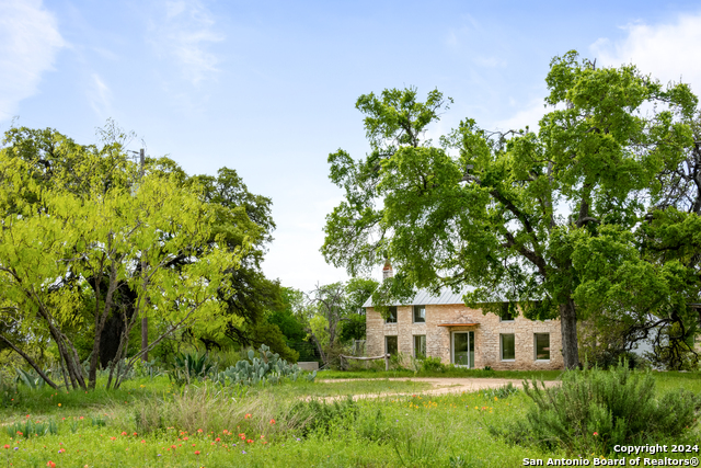 1037 Ranch Road 962 W Property Photo