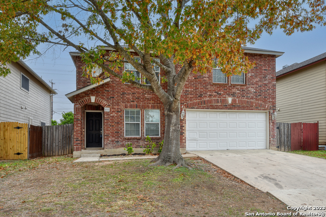 405 CENTROLOMA ST Property Photo 1