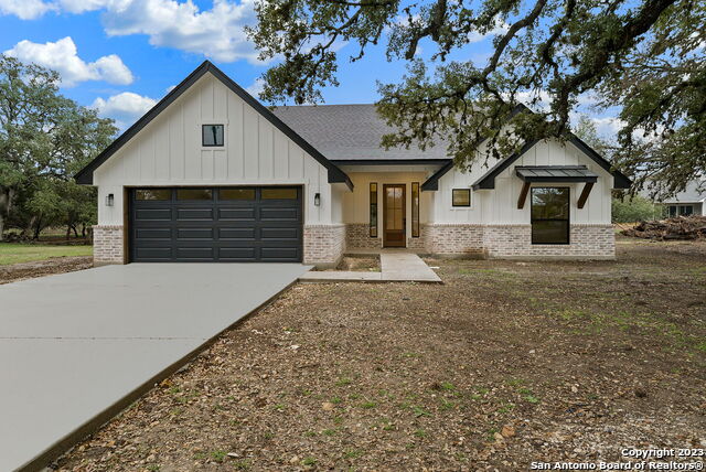 585 Deerwood Cir Property Photo 1
