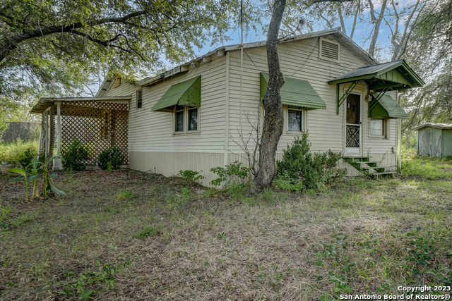 17770 Interstate 35 S Property Photo 17