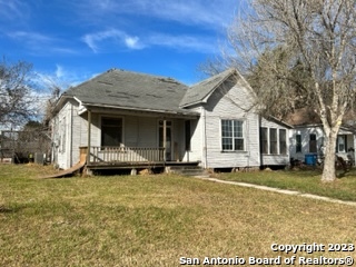 101 E Fannin St Property Photo 1