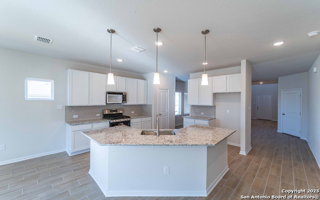 8836 Grey Elm Property Photo 4
