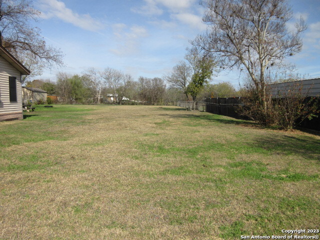 000 Eldridge Ave Property Photo 2