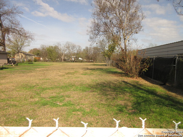 000 Eldridge Ave Property Photo 3