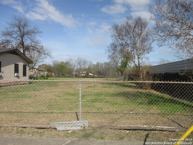 000 Eldridge Ave Property Photo 4