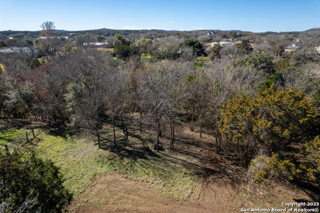 109 N Oak Bluff Blvd Property Photo 2