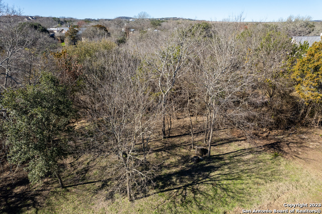 109 N Oak Bluff Blvd Property Photo 3
