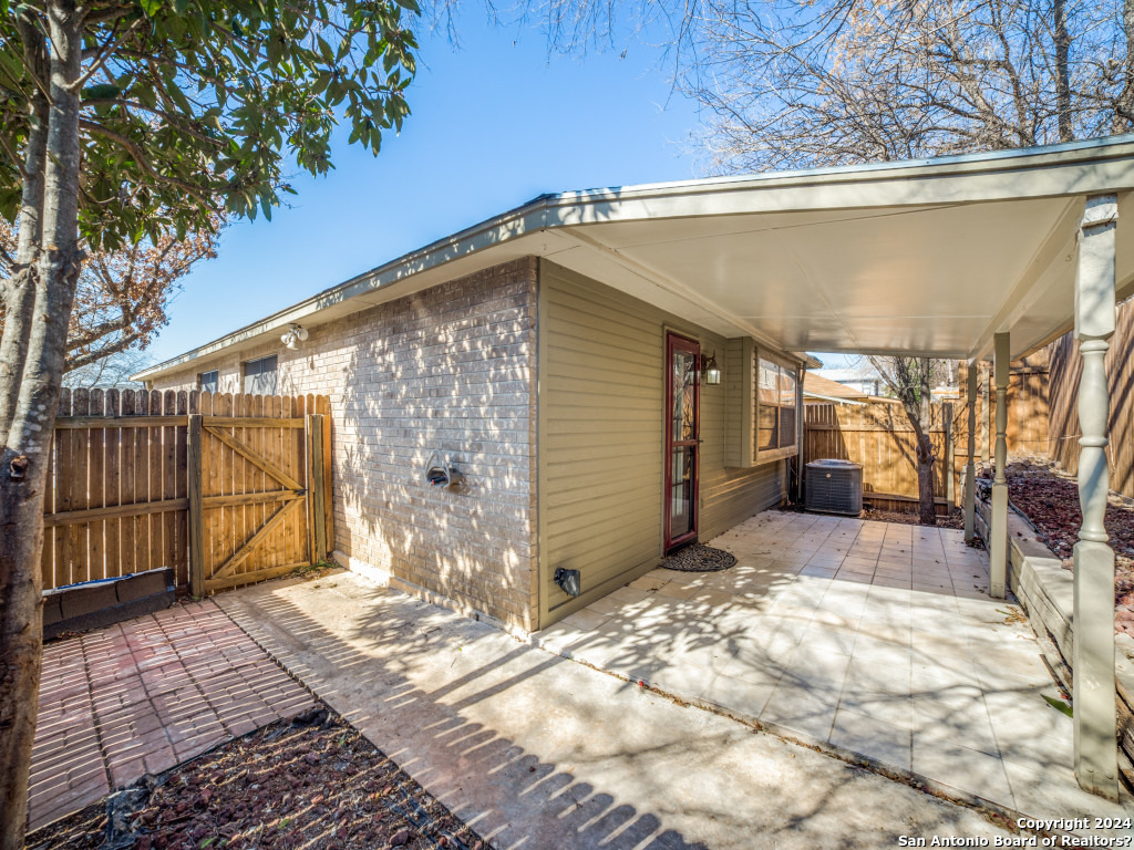 8502 Sir Galahad Property Photo 1