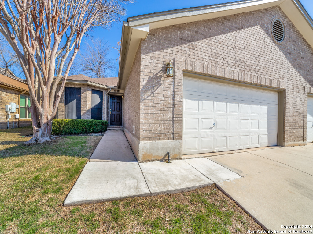 8506 Sir Galahad Property Photo 1