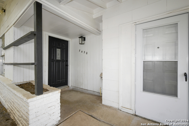 7430 Stagecoach Ln Property Photo 1