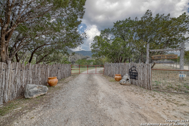 641 Patterson Creek Rd Property Photo 1