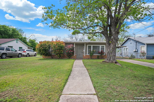 211 Midland Dr Property Photo 1