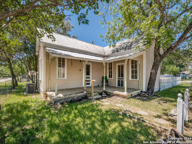 503 4th St Property Photo 1