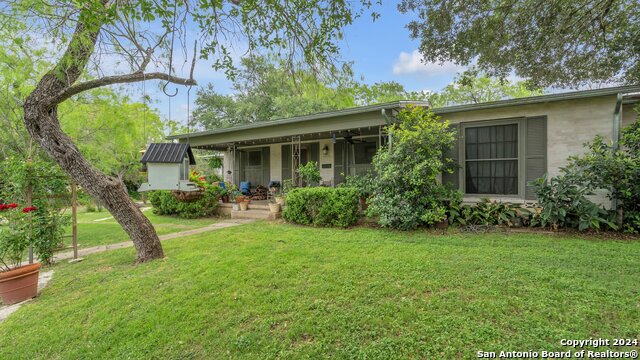 6812 N VANDIVER RD Property Photo 1