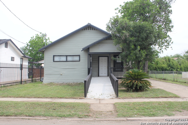 105 Drake Ave Property Photo 2