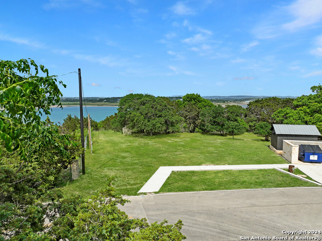 944 Ledgerock Dr Property Photo 4