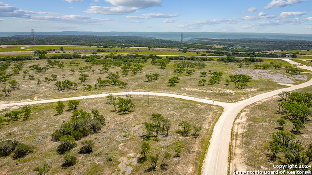 100 Spring Crossing Property Photo 21