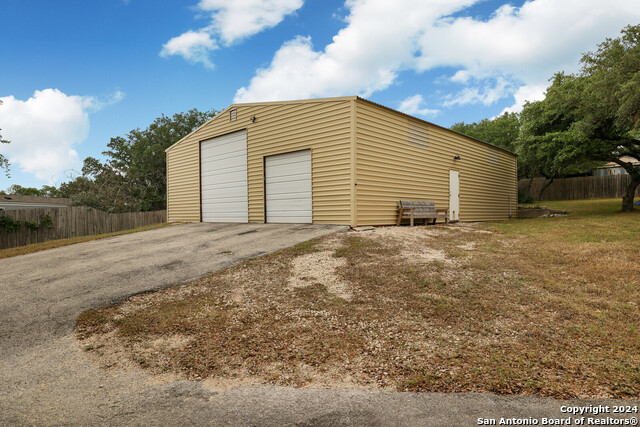 610 Tamarack Dr Property Photo 3