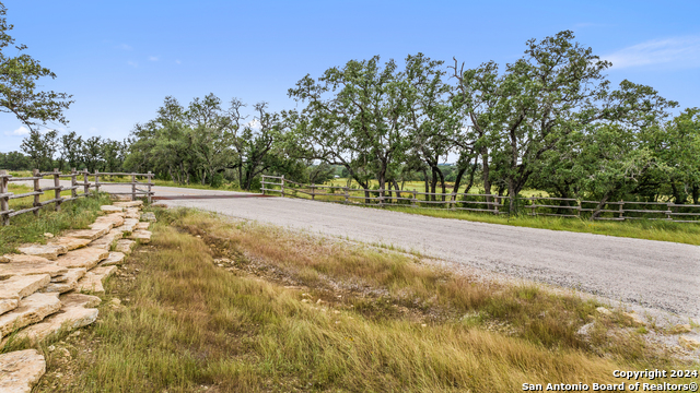 1422-1 Rm 2766 Property Photo 10