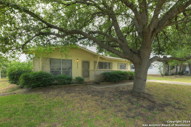 826 Highgate Rd Property Photo 1