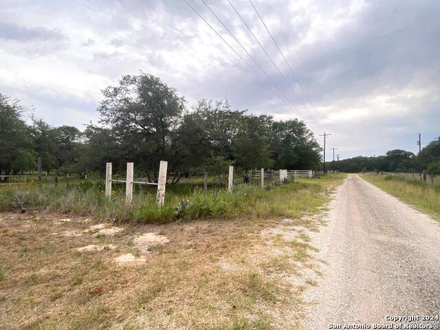 1550 E Hickory Ln Property Photo 2