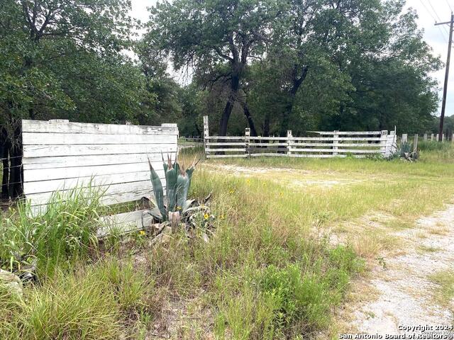 1550 E Hickory Ln Property Photo 5