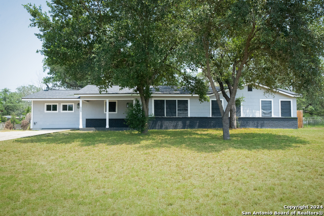 609 Hickory Highway Property Photo 1
