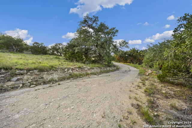 1196 Senisa Way Property Photo 6