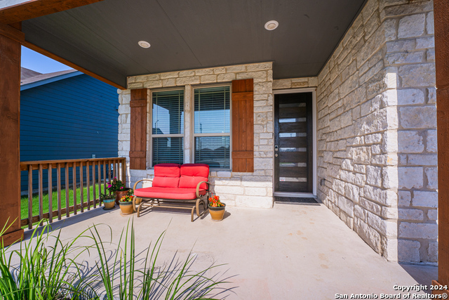 5001 Drovers Path Property Photo 3