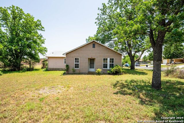 201 E Highway St Property Photo 1